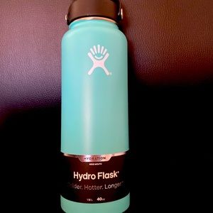 NWT discontinued mint 40oz Hydro Flask!